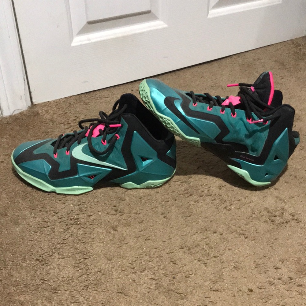 Men’s Nike sneakers